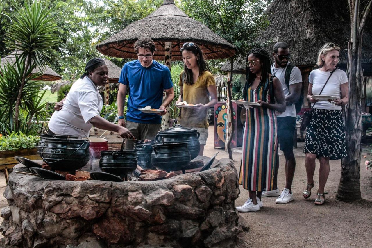 Хостел Lebo'S Soweto Backpackers Екстер'єр фото