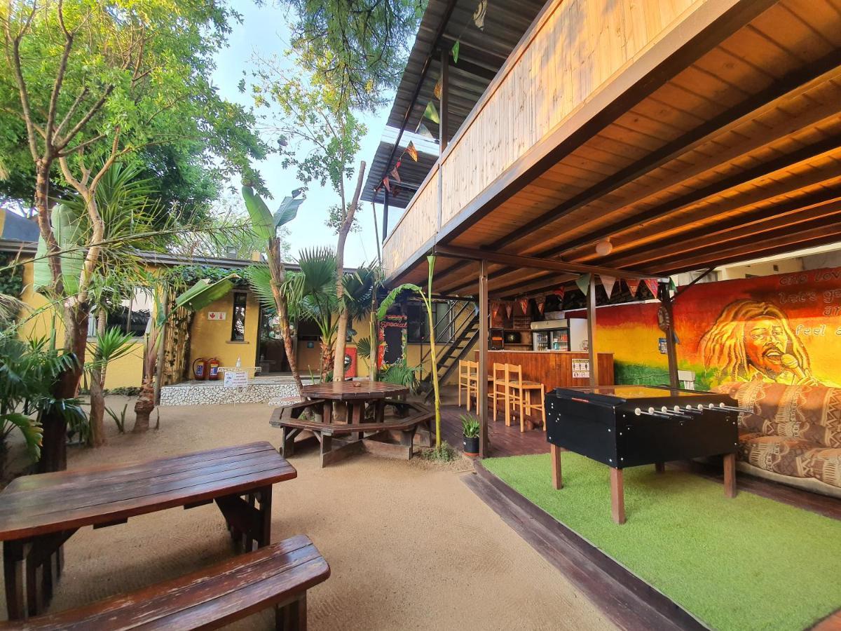 Хостел Lebo'S Soweto Backpackers Екстер'єр фото