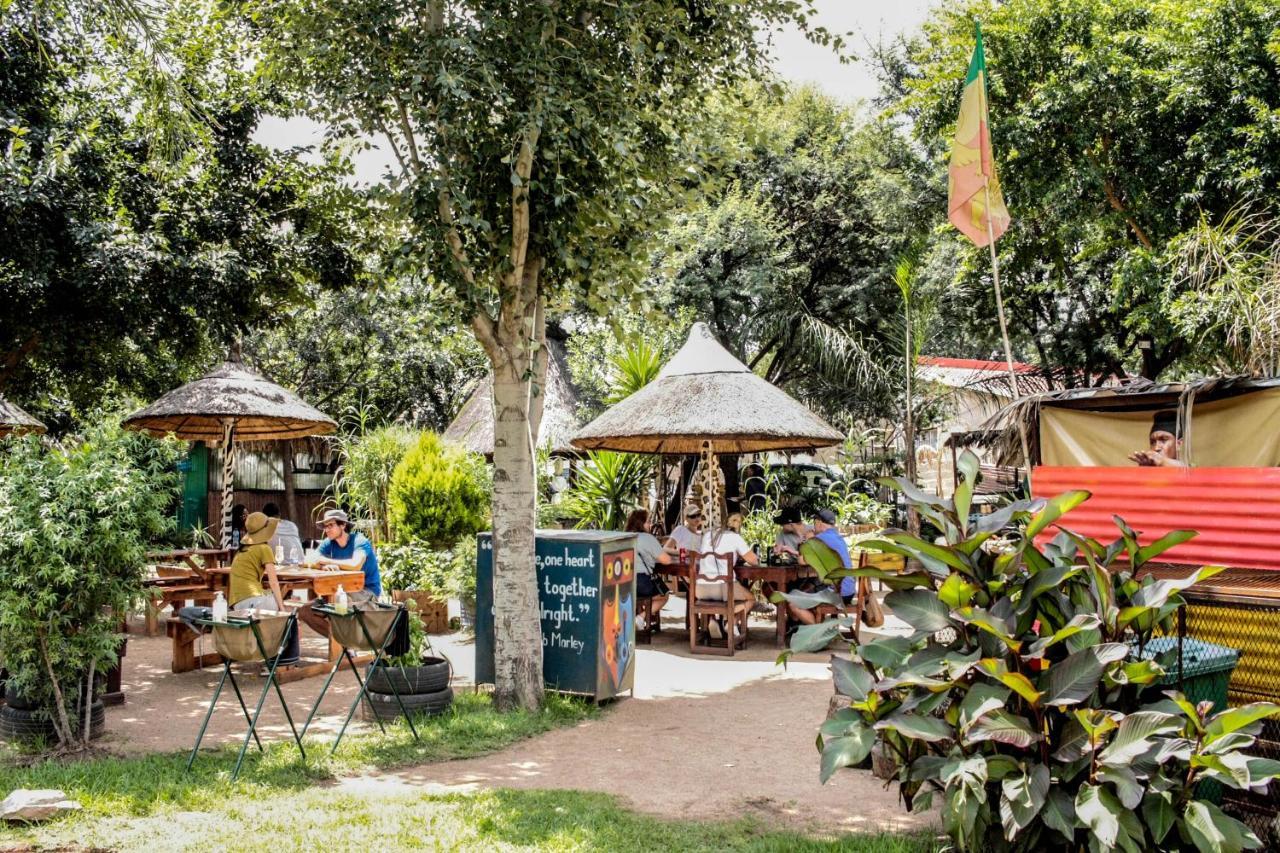 Хостел Lebo'S Soweto Backpackers Екстер'єр фото