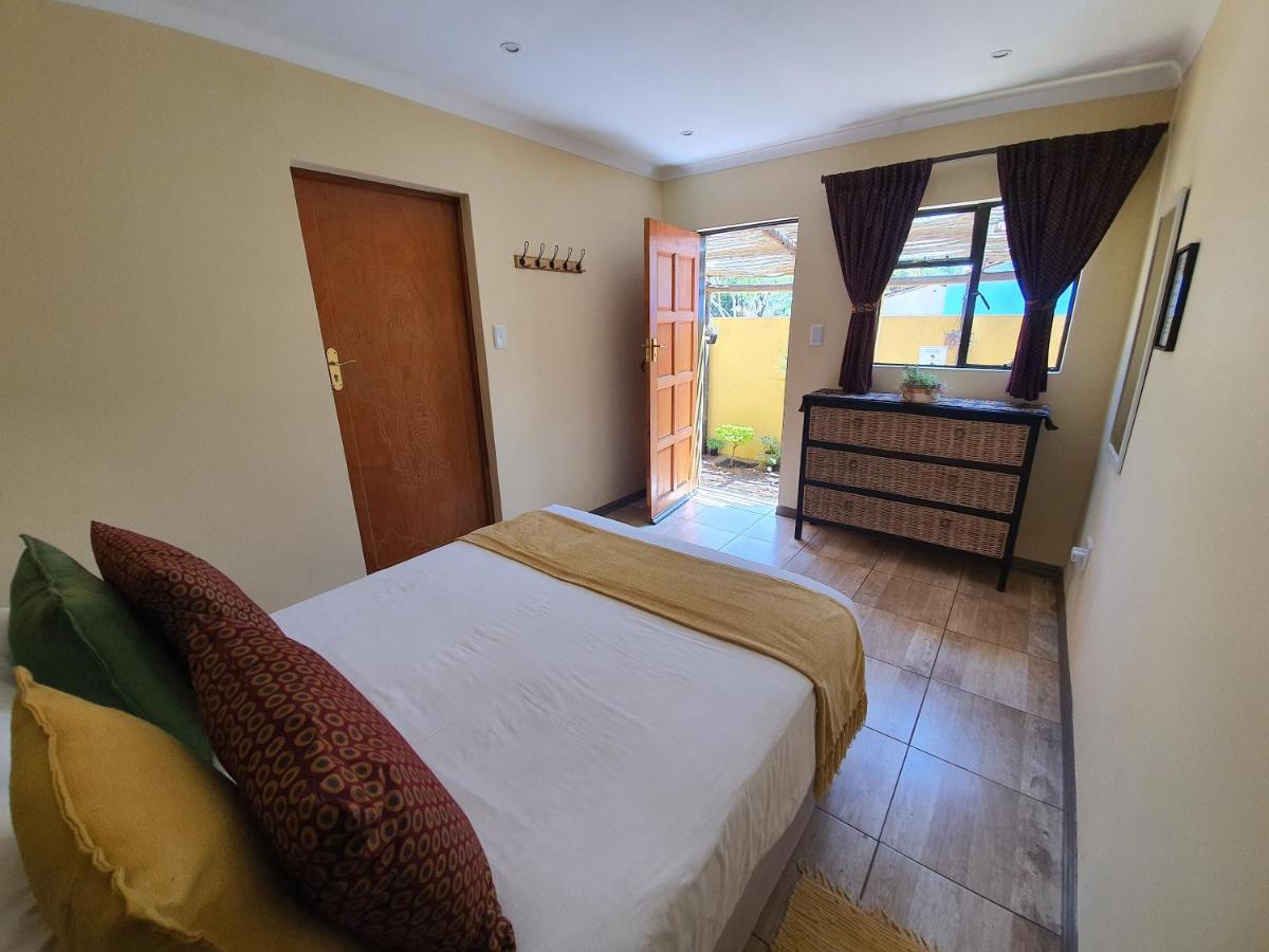Хостел Lebo'S Soweto Backpackers Екстер'єр фото