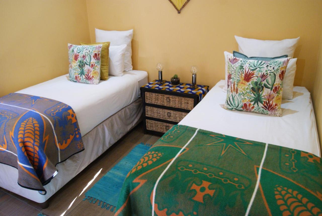 Хостел Lebo'S Soweto Backpackers Екстер'єр фото