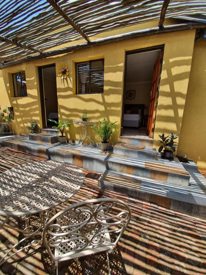 Хостел Lebo'S Soweto Backpackers Екстер'єр фото
