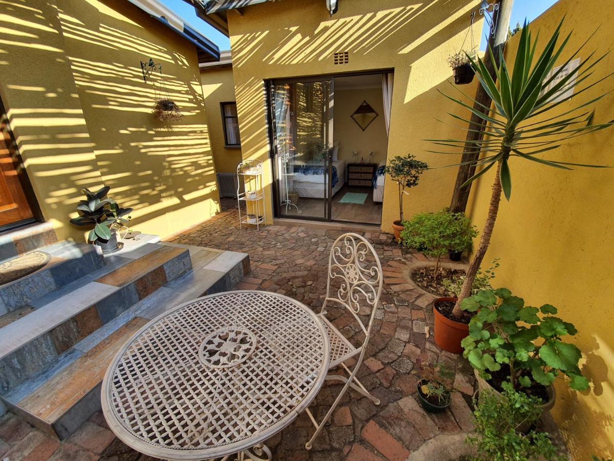 Хостел Lebo'S Soweto Backpackers Екстер'єр фото