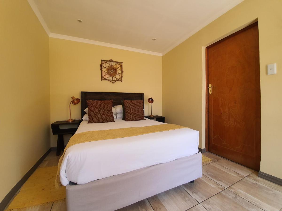 Хостел Lebo'S Soweto Backpackers Екстер'єр фото