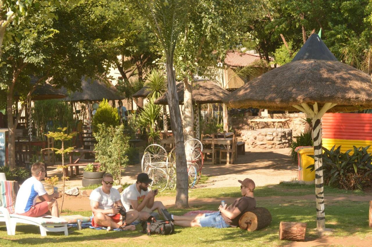 Хостел Lebo'S Soweto Backpackers Екстер'єр фото
