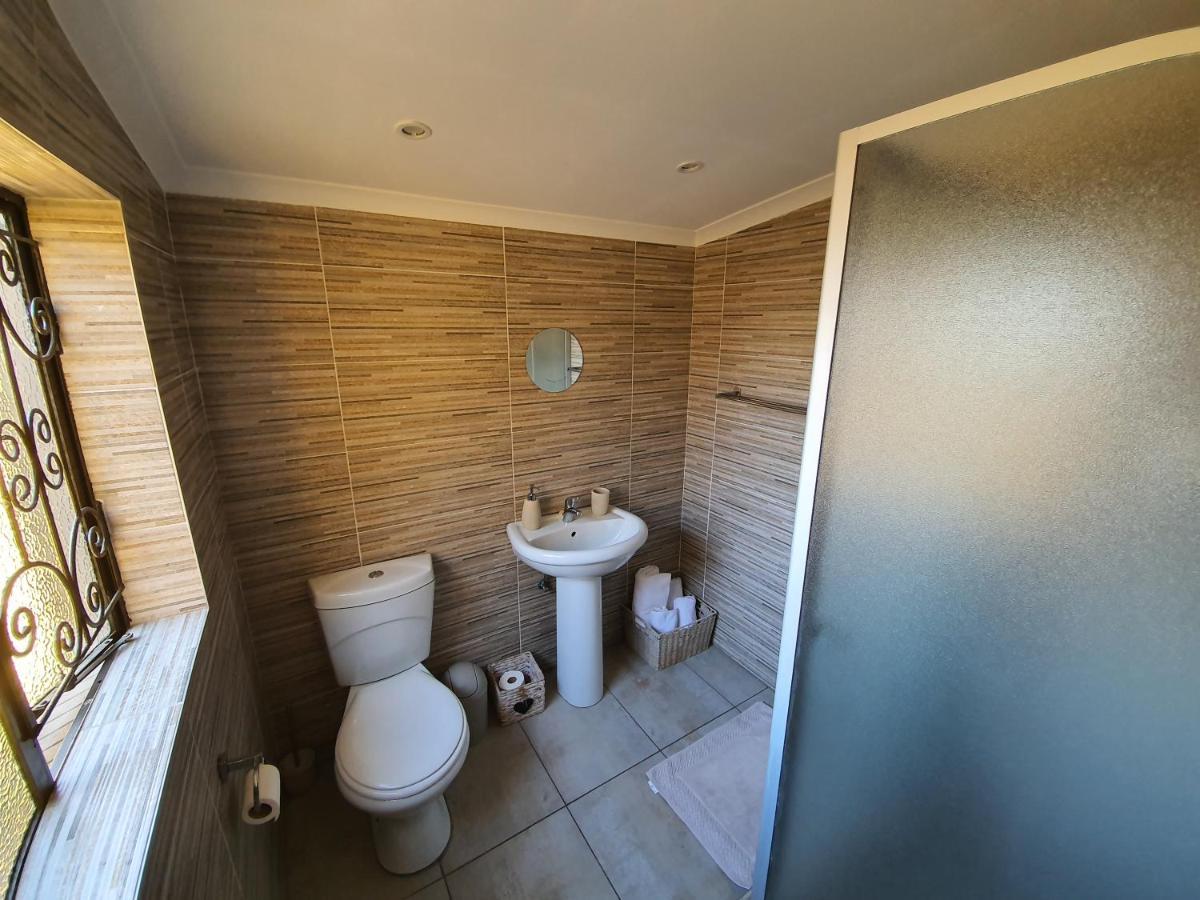Хостел Lebo'S Soweto Backpackers Екстер'єр фото