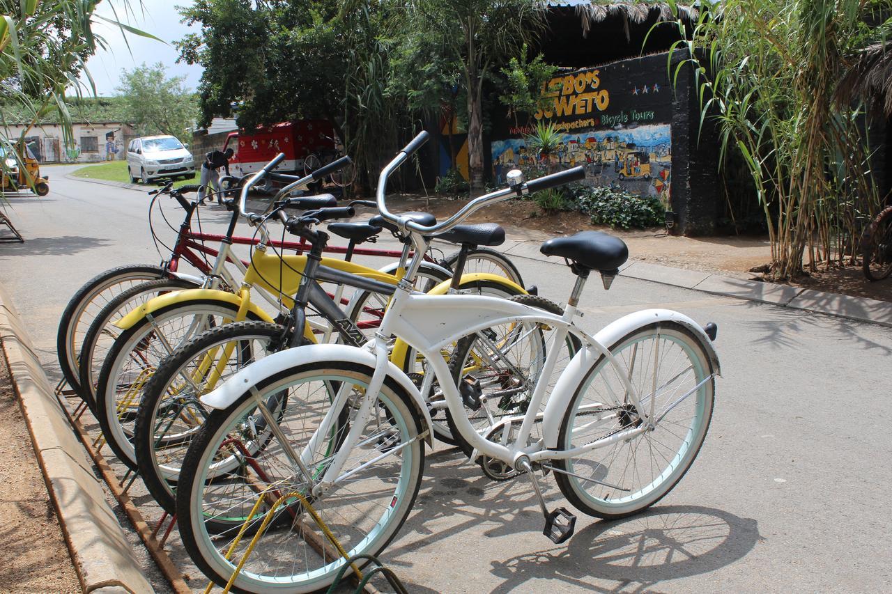 Хостел Lebo'S Soweto Backpackers Екстер'єр фото
